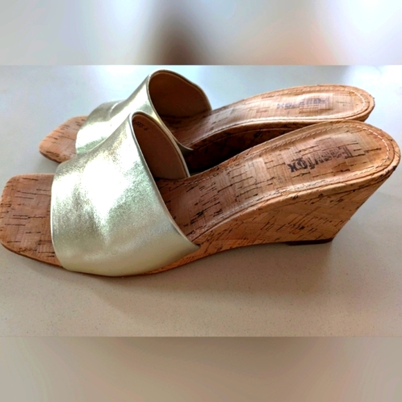 Easy Fox Shoes - Gold wedge cork slides by EasyFox. Size 8